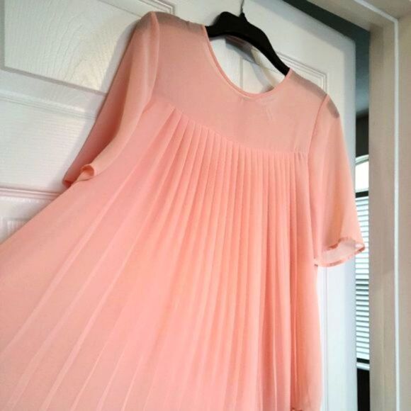 BCBGeneration Sheer Nectar Short-Sleeve Pleated Blouse‎ - Picture 2 of 10